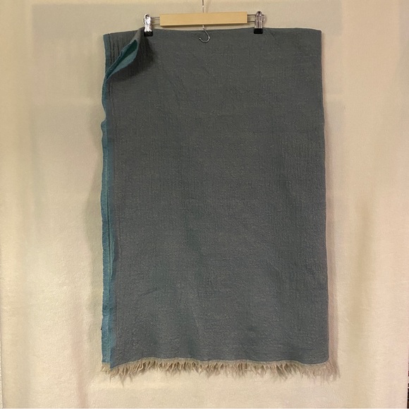 Iosis Paris Yves Delorme blue 100% woven wool 49" x 72" fringe throw blanket - Picture 1 of 10
